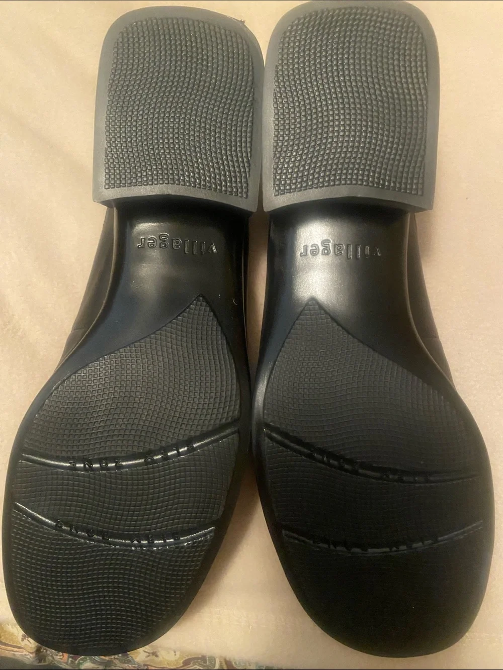 Villard Black Leather Slip-On slight heel